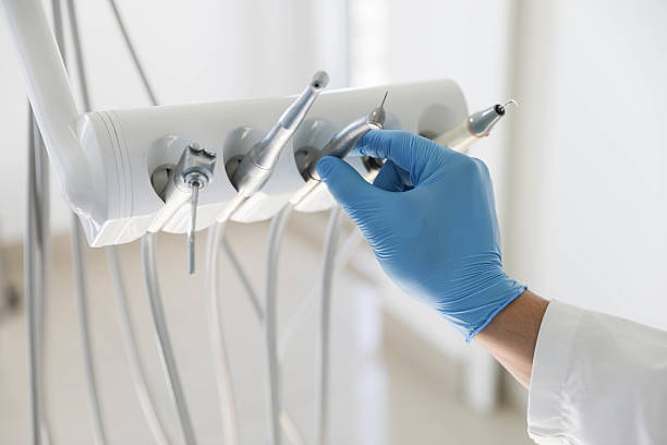 Professional Tooth Extraction technician working in Johnston City, IL